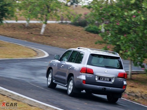 LX570