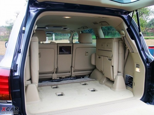 LX570