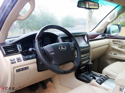 LX570