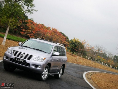 LX570