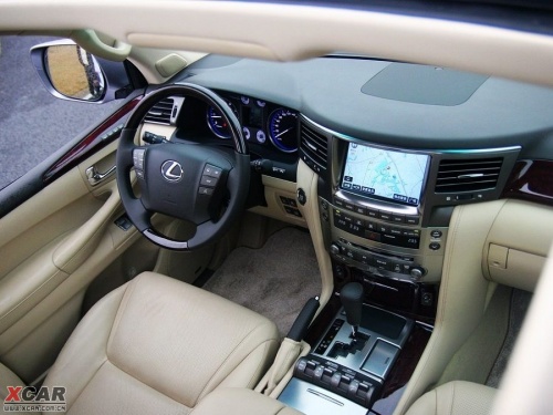 LX570