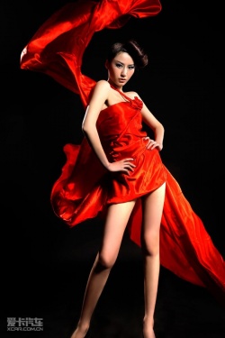 东南汽车女模特周婷_爱卡汽车