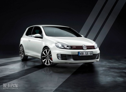阿迪达斯版高尔夫GTI