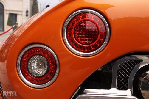 SPYKER C8 LAVIOLETTE LM85